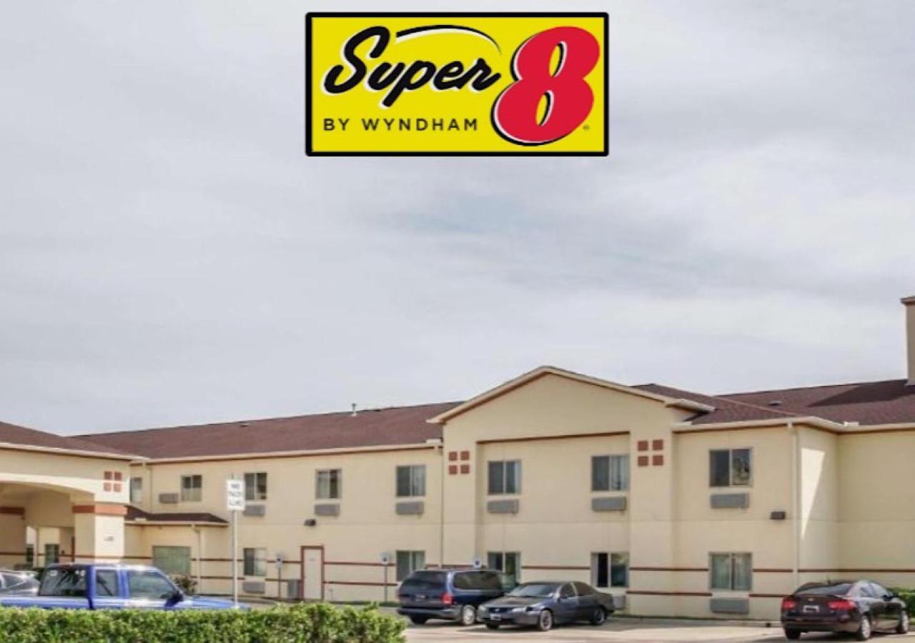 Super 8 By Wyndham Brenham Tx Hotel Exterior photo